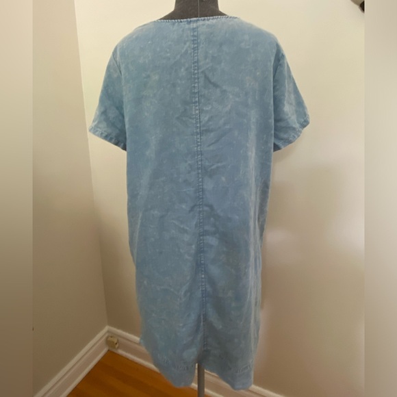 Very J Women’s Light Weight Blue Denim Tunic Dress Size: L - Picture 7 of 8